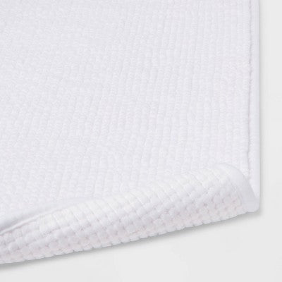 Kasdienis šenilinis vonios kilimelis minkstam zingsniui